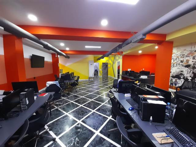 Business space for sale near Zogu I Boulevard in Tirana, Albania